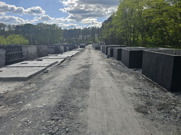 Plac z gotowymi szambami betonowymi Lubliniec w różnych rozmiarach
